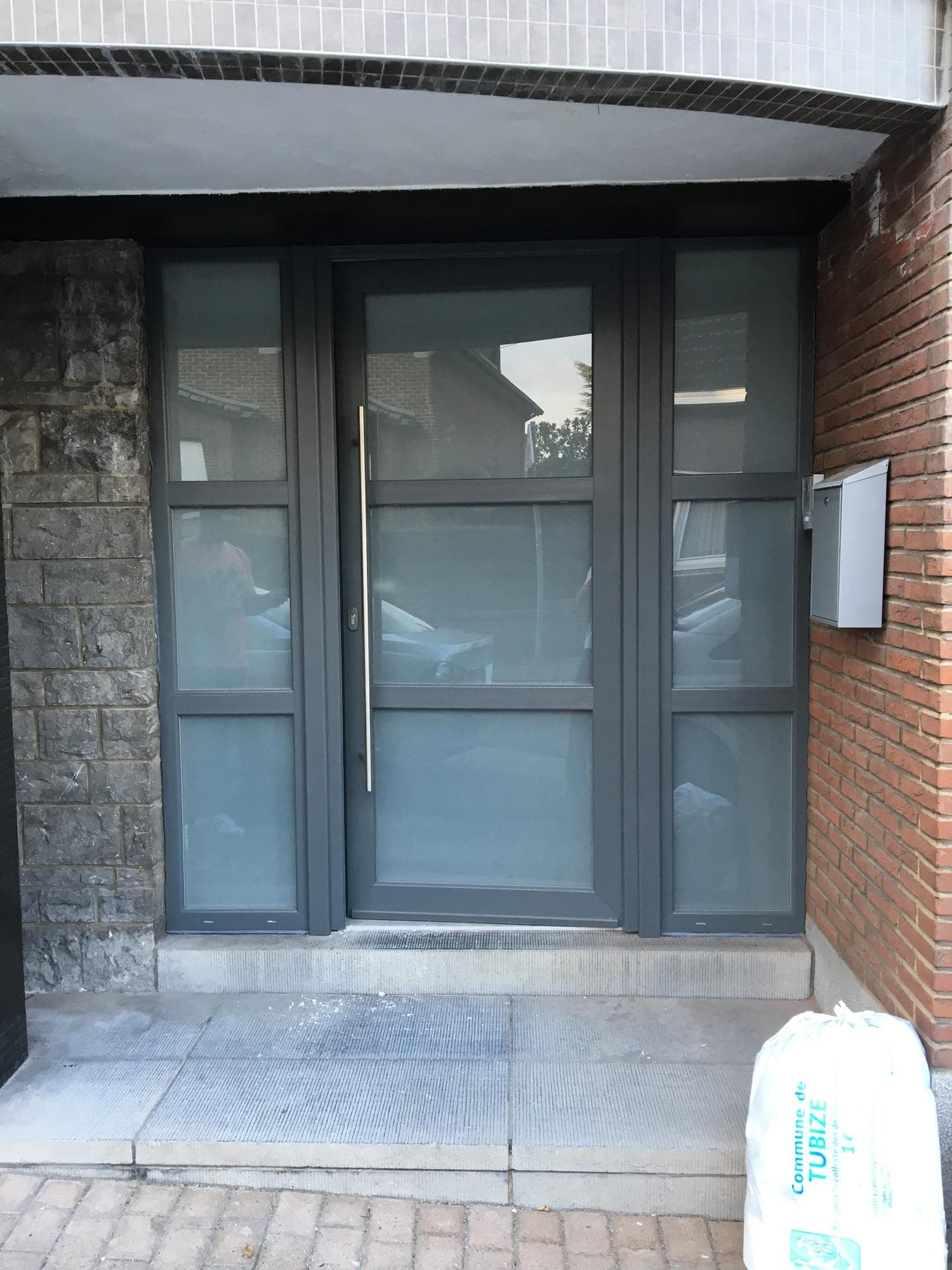 Porte d'entrée aluminium à double vantail vitré